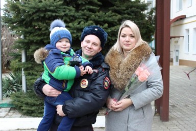 Новороссийский полицейский спас 3 человек, отравившихся газом