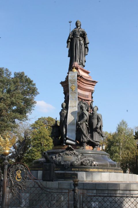 улица Красная Краснодар. Памятник Екатерине II