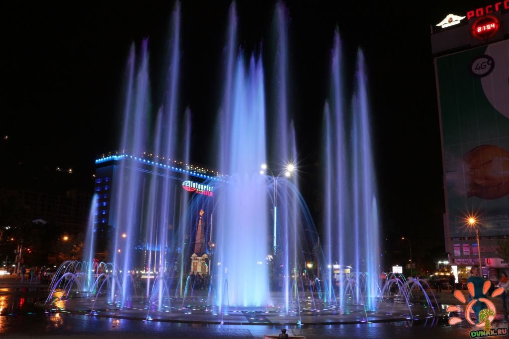 Поющий фонтан на Театральной площади Краснодара